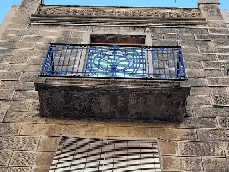 Balkon dat aan renovatie toe is